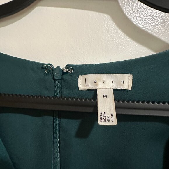 Leith Jumpsuit M Green Wide Leg Crop V Neck. Back zipper. - Picture 3 of 4